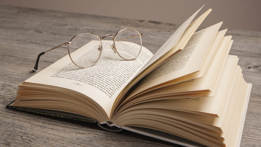 book-glasses-print